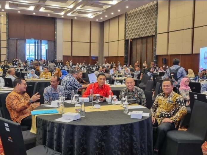 Wali Kota Pematang Siantar dr Susanti Dewayani SpA Diwakili Kepala Dinas Komunikasi dan Informatika Johannes Sihombing SSTP MSi Hadiri Acara Forum Smart City Nasional