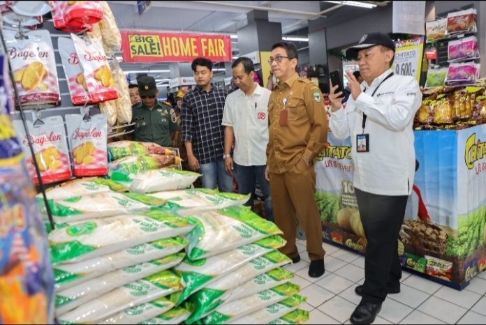 Wali Kota diwakili Asisten Perekonomian & Pembangunan Sidak Harga dan Stok Kebutuhan Pokok
