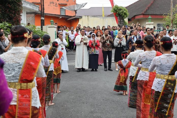 Wali Kota dr Susanti Dewayani SpA Hadiri Peletakan Batu Pertama Pembangunan Pastoran dan Aula Paroki Santo Laurentius Brindisi