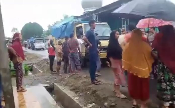 Warga Langkat Memblokade Jalan Akibat Aktivitas Truk Bermuatan Material Tambang Bertonase Lebih, Ini Kata Polisi
