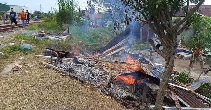 Warga Tembung Marah!!, Bergerak dan Bakar Lapak Judi Serta Narkoba Disaat APH Bungkam