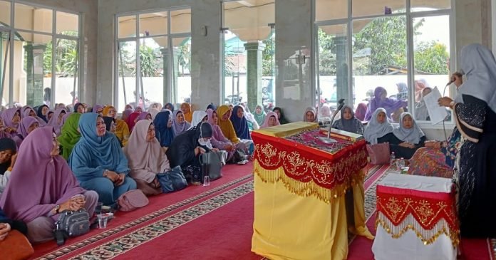 Wirid Akbar di Lubuk Pakam, Ustazah Ajak Kaum Ibu Tak Lecehkan Suami