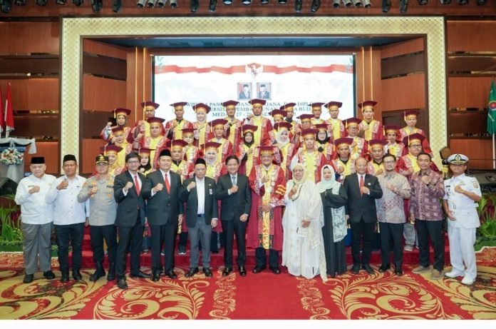 Wisuda  Unpab ke-71,  Pj Gubernur Sumut Himbau Lulusan  Agar Tidak Cuma Andalkan Ijazah