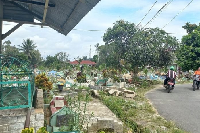 Jenazah di Kubur Bertindihan Warga Minta Pertambahan Lahan TPU