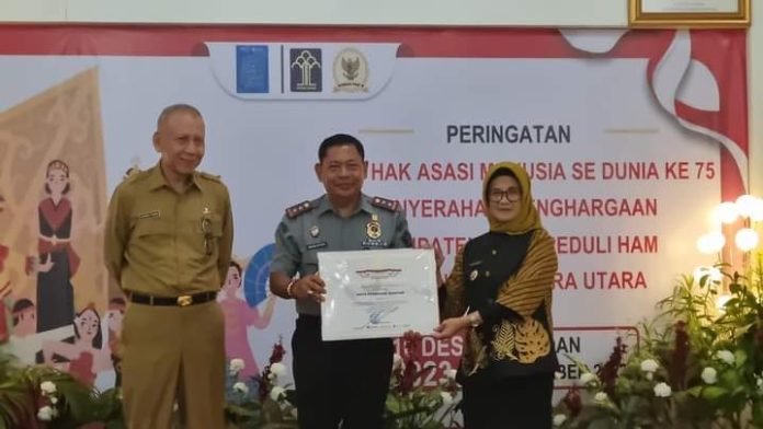 dr Susanti Terima Penghargaan KKP Peduli HAM Tahun 2022