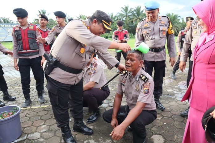 13 Anggota Polres Palas Naik Pangkat, 4 Perwira 9 Bintara  