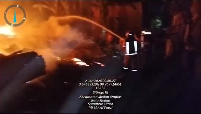 8 Rumah Terbakar Di Jalan Garu I
