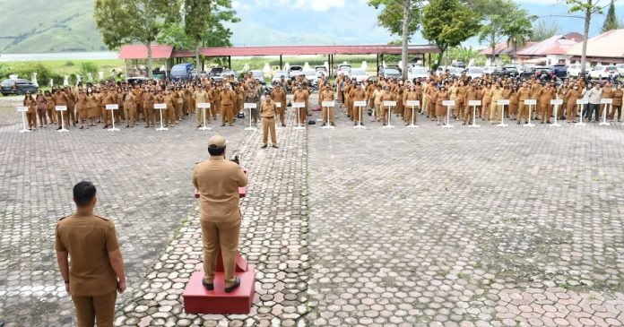 Apel Perdana 2024, Bupati Samosir: Tingkatkan Kinerja, Capai Program Untuk Kesejahteraan Masyarakat