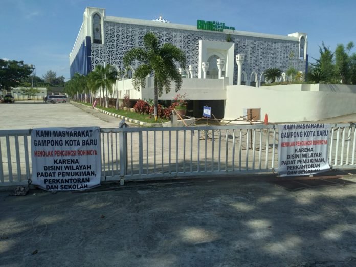 Bertebaran Spanduk Gampong Kota Baru Tolak Rohingya