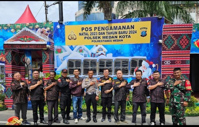 Kbpp polri sumut dan kita kunjungi pospam dan berbagi sembako