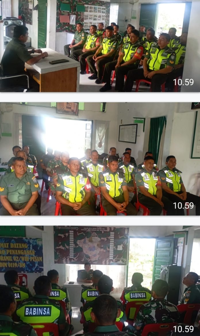 Kapten Inf Jansuhardi Danramil 02/ Weh Pesam Bener Meriah Berikan Jam Dan Awal Tahun 2024