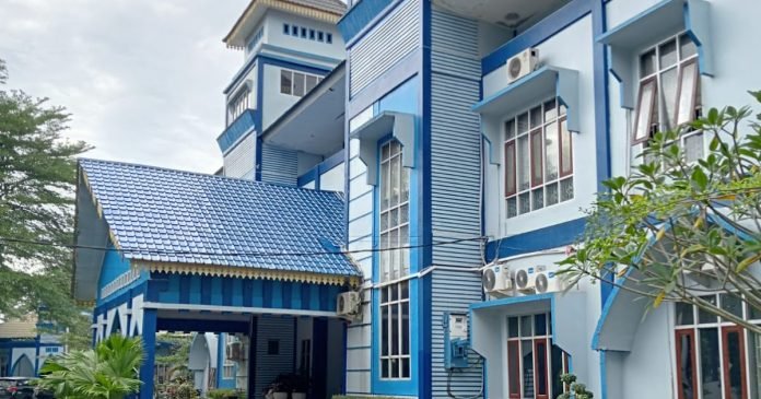 Sekolah di Deli Serdang ‘Dipaksa’ Beli Foto Bupati Seharga Rp 450 Ribu