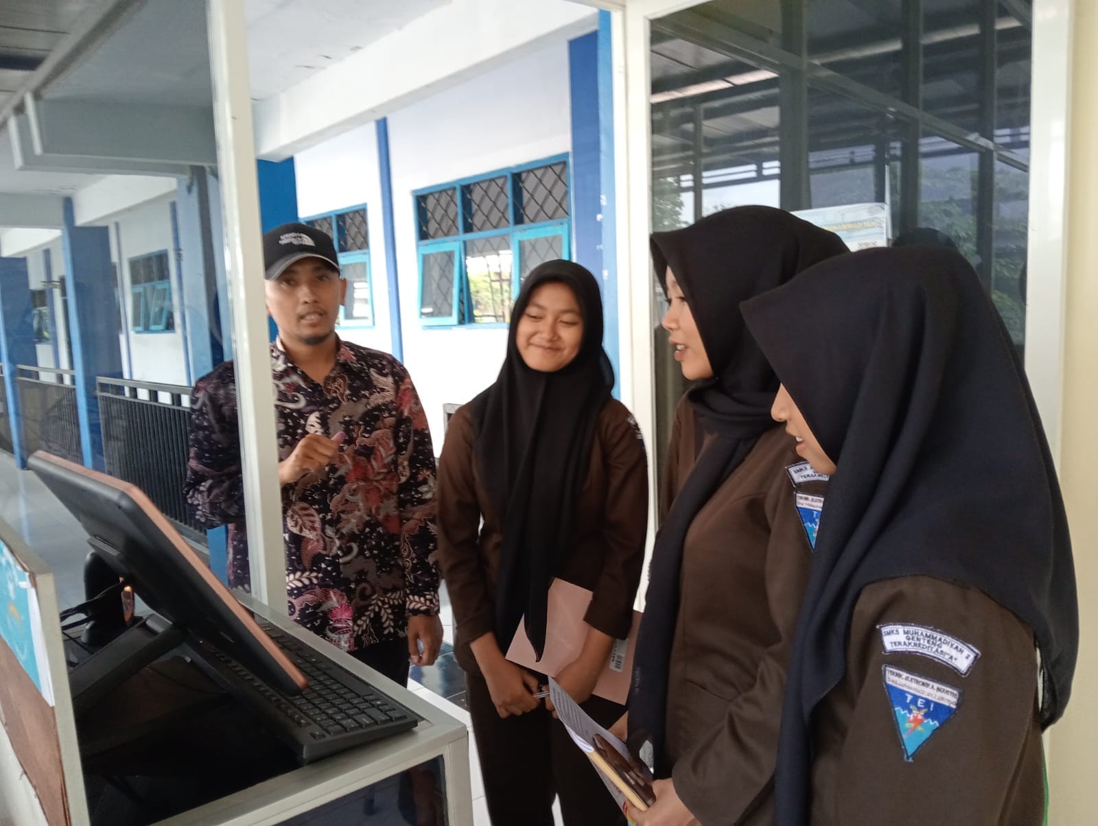 Tingkatkan Literasi, Perpustakaan SMK Muda Genteng Suguhkan 6 Layanan Digital | PWMU.CO