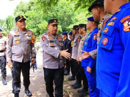 Kapolri Tinjau Posko Pengungsi Erupsi Gunung Lewotobi di NTT