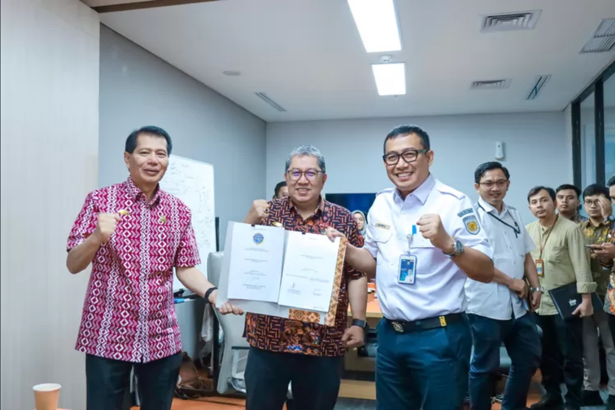 KAI Tandatangani Kontrak IMO, Perkuat Komitmen Dalam Menjaga Keandalan Prasarana Kereta Api