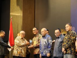 Raih Sahabat Pers Award, Pjs Bupati Toba: Pers Mitra Pemerintah dalam Membangun Kabupaten Toba