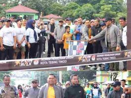 Sosialisasikan Pilkada Kota Tebing Tinggi Sukses, Pj Wali Kota Ikuti Fun Walk Bersama KPU dan Forkopimda