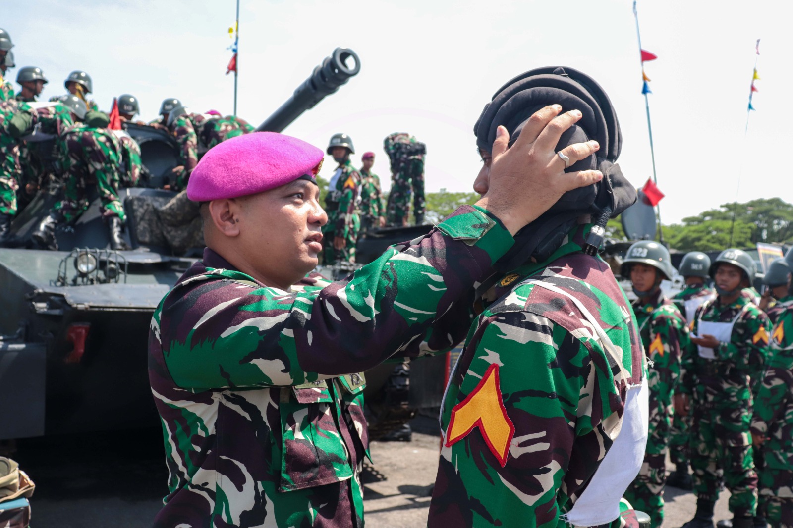 Membentuk Kader Perwira TNI AL Profesional, Batalyon Tank Amfibi 2 Marinir Terima Kunjungan Taruna AAL