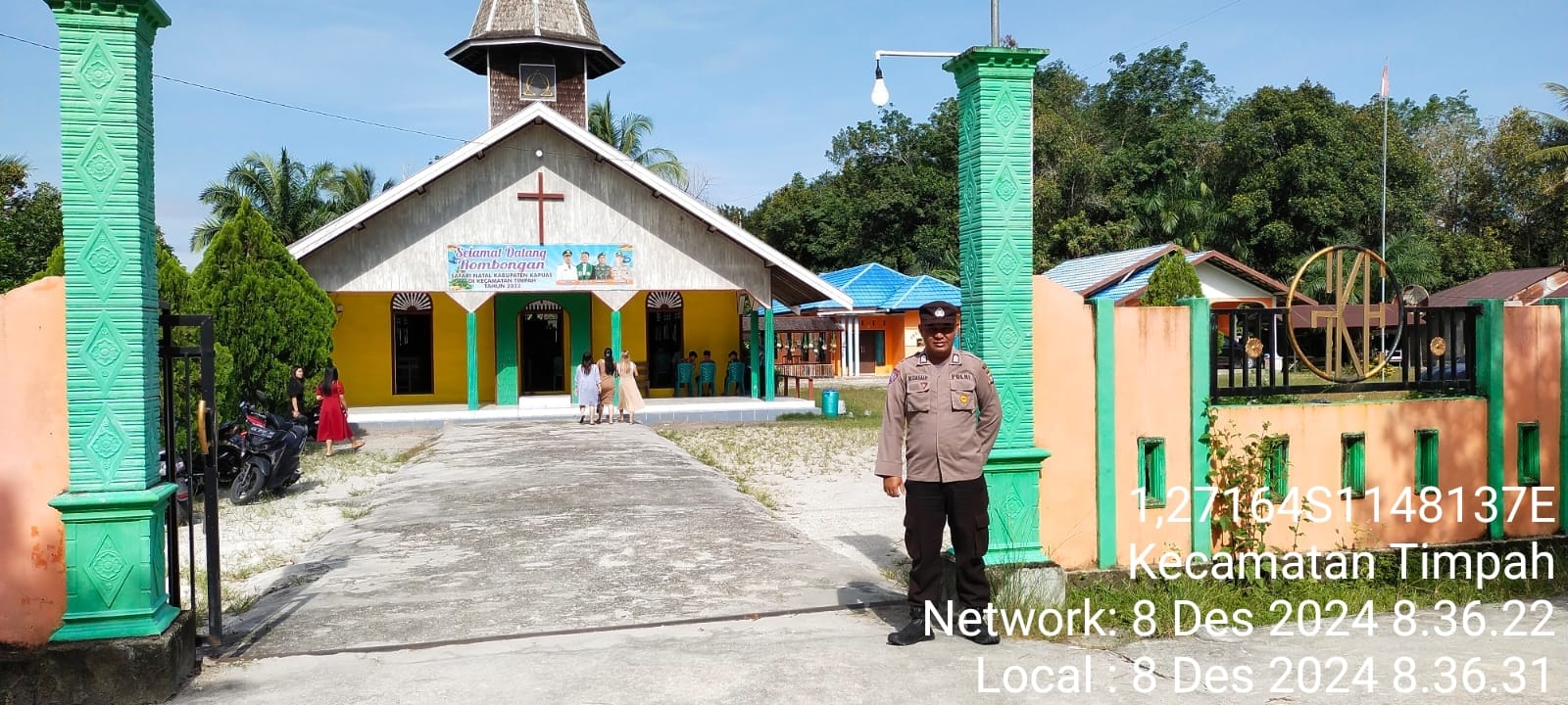 Anggota Polsek Timpah Laksanakan Pengamanan Ibadah Minggu