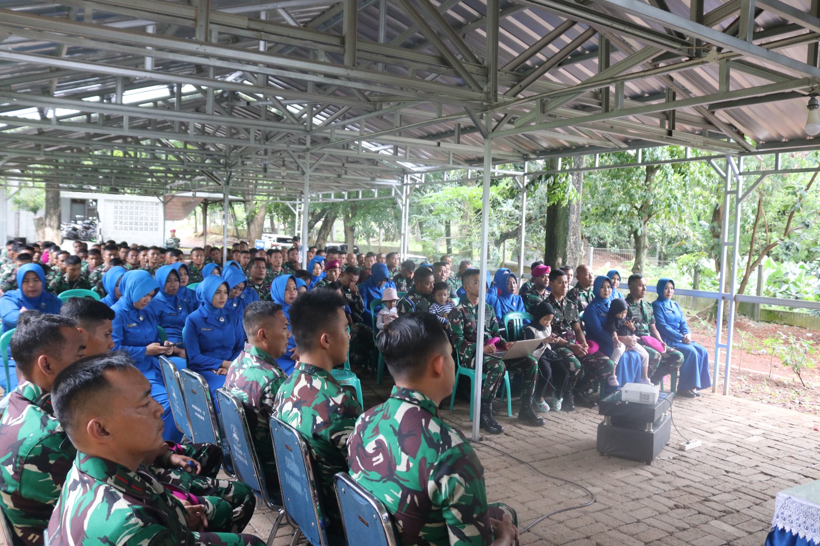 Entry Briefing Komandan Batalyon Tank Amfibi 1 Marinir dengan Prajurit dan Keluarga