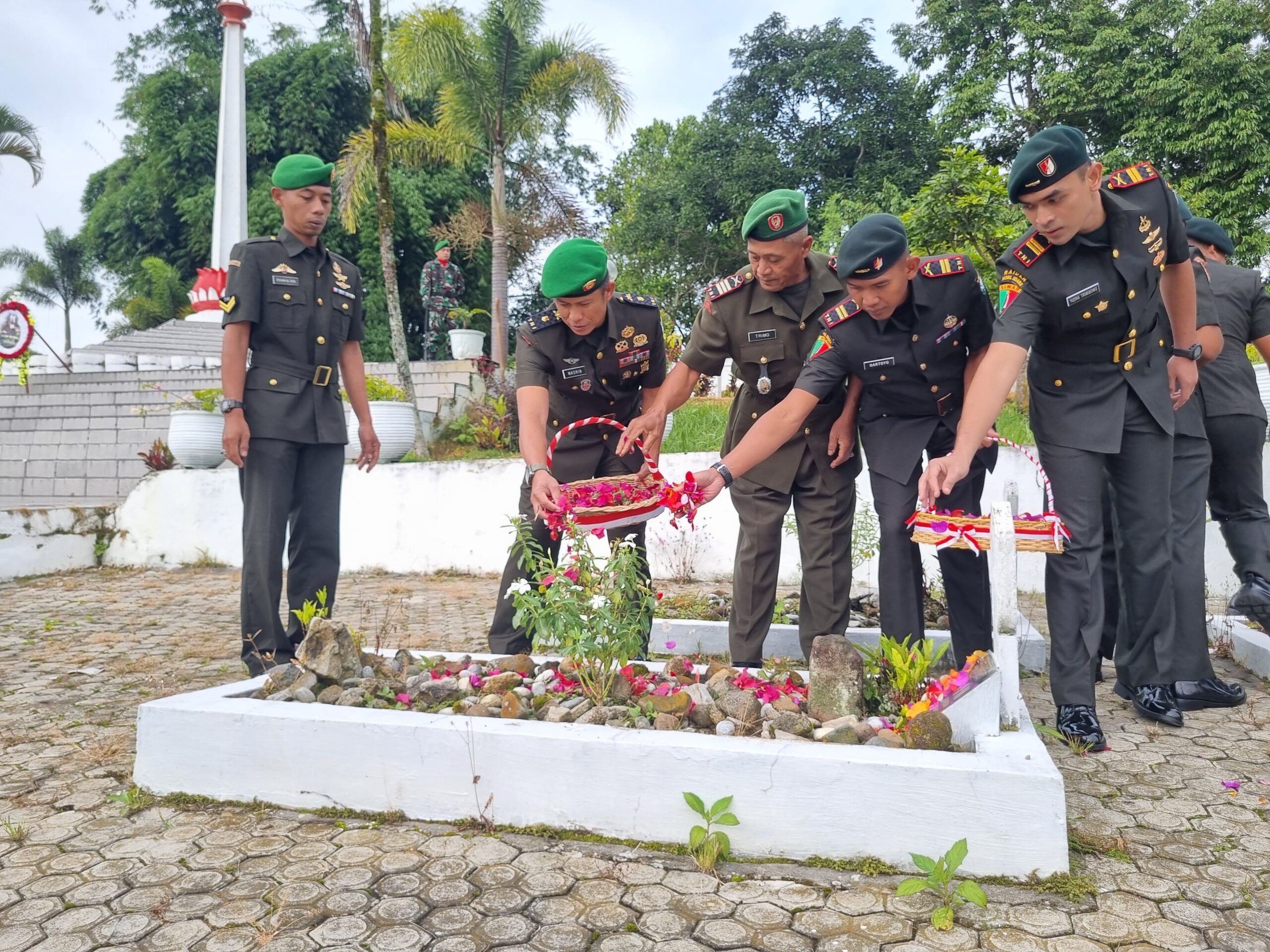 Peringati Hari Juang TNI AD Ke-79 Kodim 0106/Ateng Gelar Ziarah Ke TMP Reje Bukit