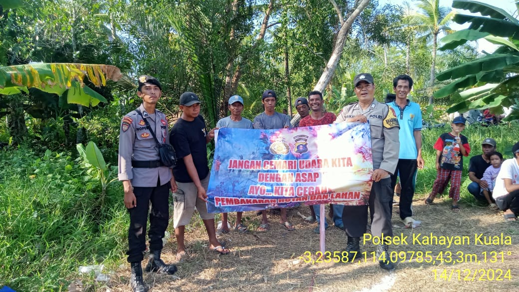 Personel Polsek Kahayan Kuala Sambangi Warga Dan Memberikan Himbauan Tentang Larangan Membakar Hutan Dan Lahan