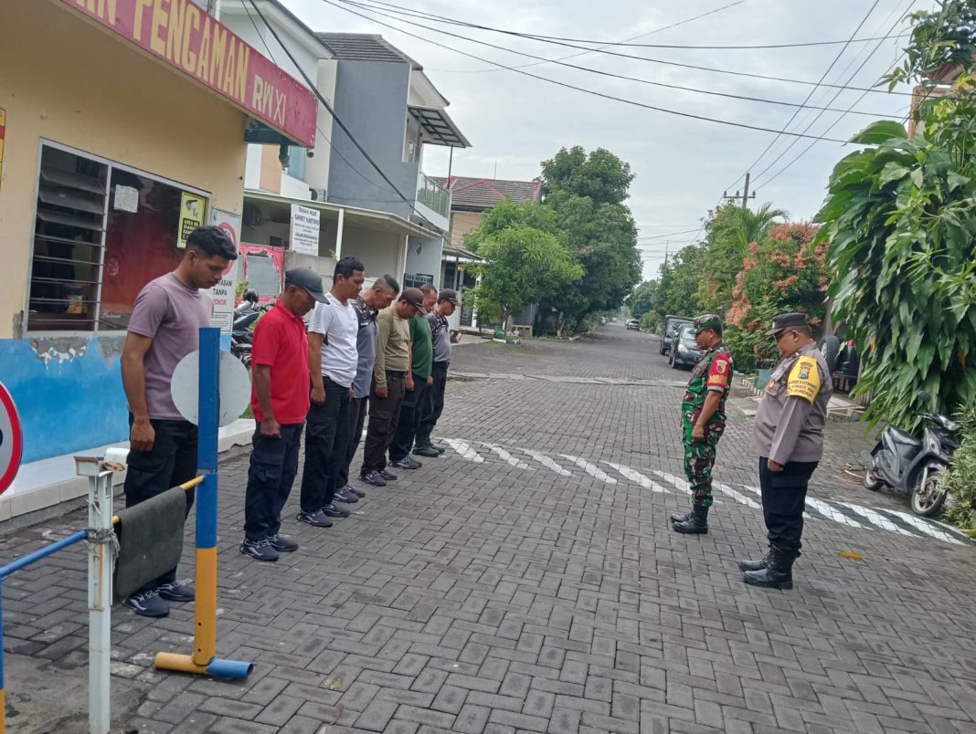 Gaungkan Pembinaan Teritorial, Babinsa Koramil 0831/05 Rungkut Beri Pembinaan Security