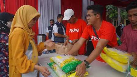 Polda Lampung Gelar Pasar Murah Nataru, Sasar Masyarakat Kurang Mampu di Tiga Kecamatan