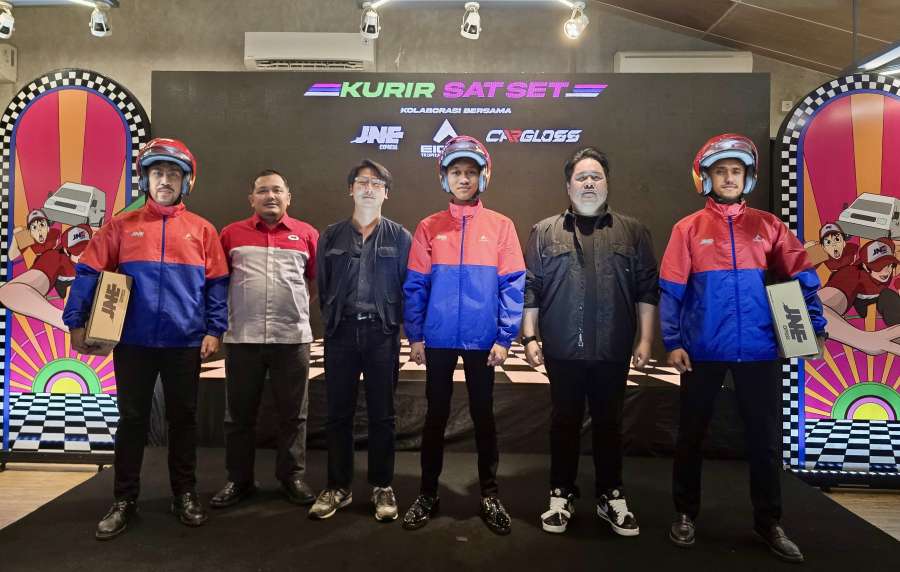 Apresiasi Kurir, JNE Luncurkan Jaket dan Helm Kolaborasi bersama EIGER Tropical Adventure dan Cargloss Helmets