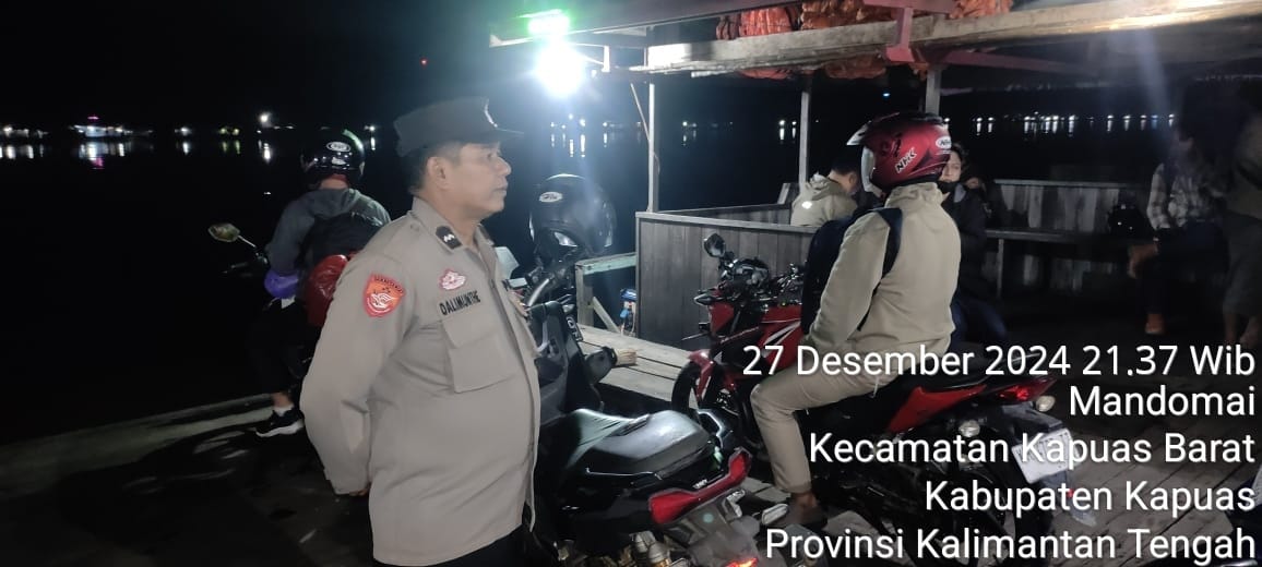 Polsek Kapuas Barat Patroli Secara Rutin Ke Permukiman Penduduk Dan Feri Penyerangan