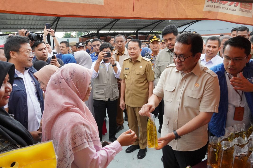 Bersama Mendag, Bobby Nasution Pantau Gerakan Pangan Murah di Medan Marelan