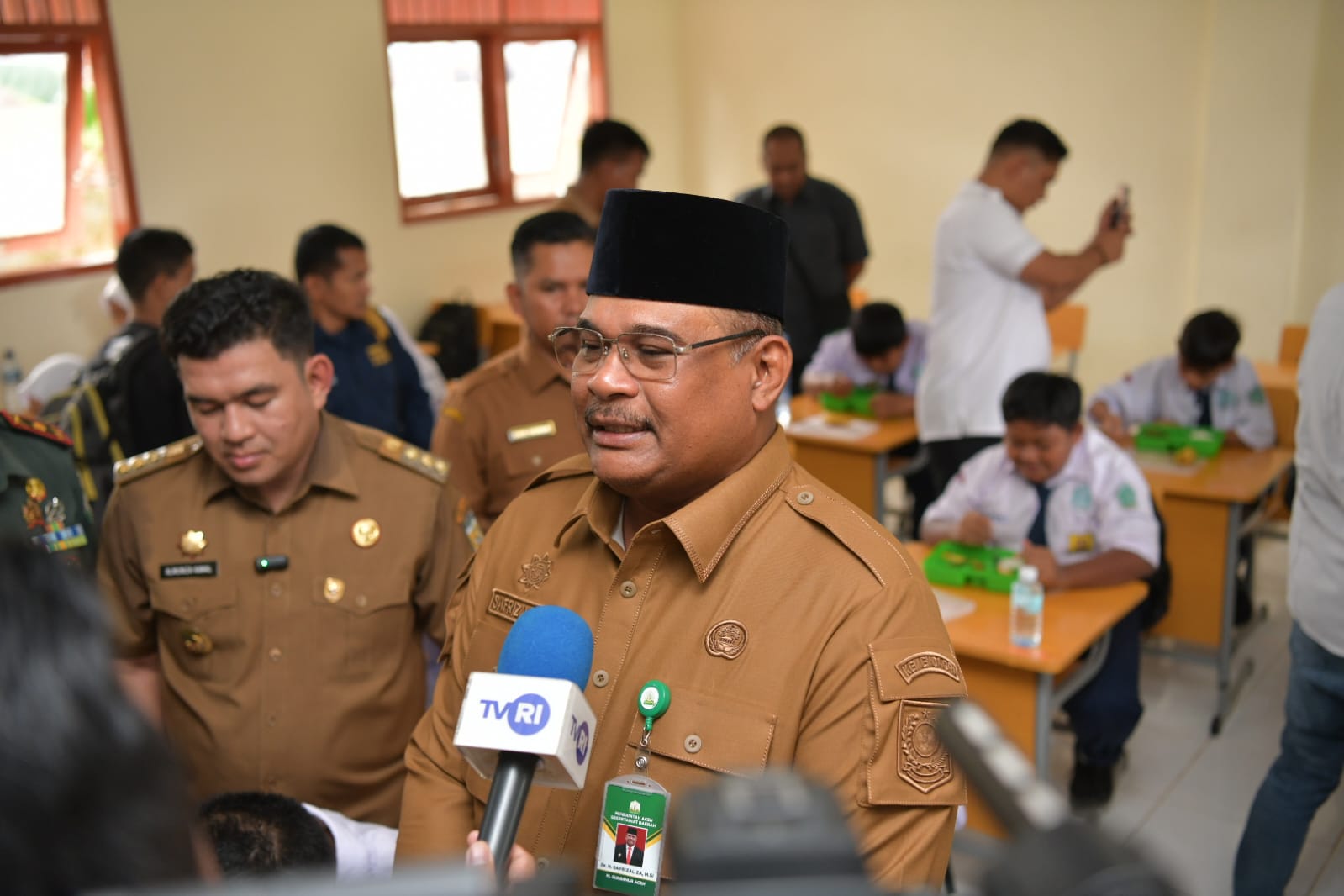 Pj Gubernur Safrizal Cek MBG di SMP dan SMA