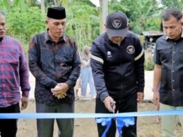 Bupati Anton Hadiri Syukuran Pembangunan Jalan Swadaya Masyarakat 3 Nagori di Ujung Padang