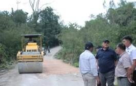 Bupati Dairi Tinjau Perbaikan Jalan Strategis di Sumbul