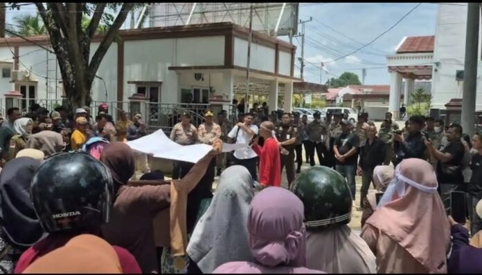 Ribuan Warga Terdampak Banjir Aceh Timur Gelar Aksi Unjuk Rasa