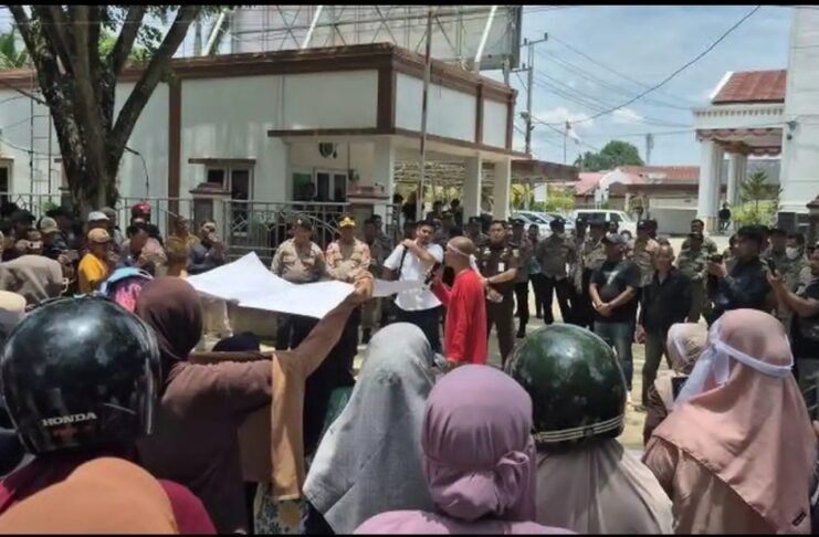 Ribuan Warga Terdampak Banjir Aceh Timur Gelar Aksi Unjuk Rasa